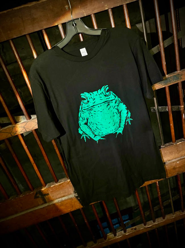 Chonky toad tee.