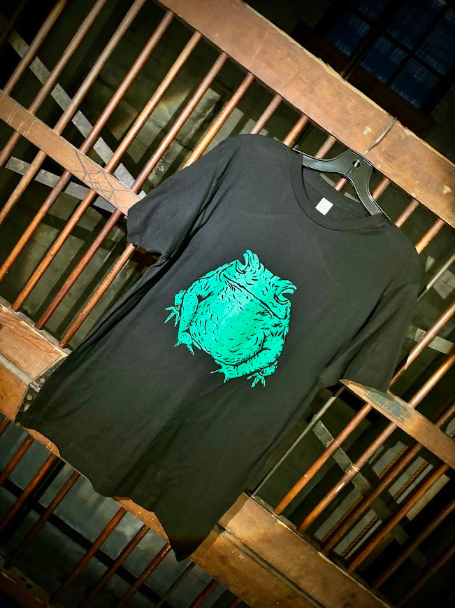 Chonky toad tee.
