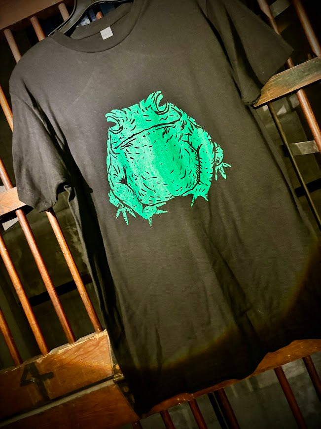 Chonky toad tee.