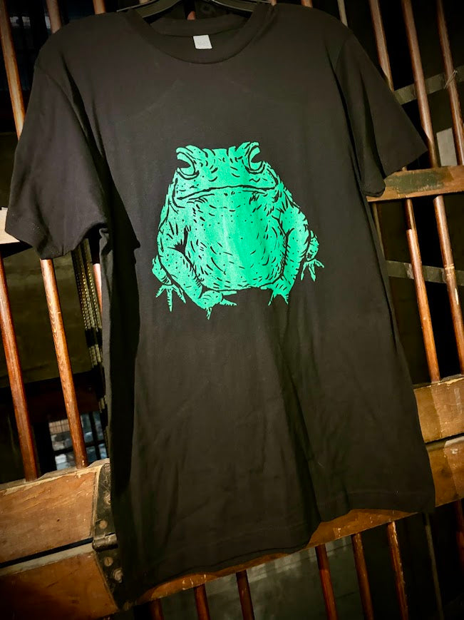 Chonky toad tee.