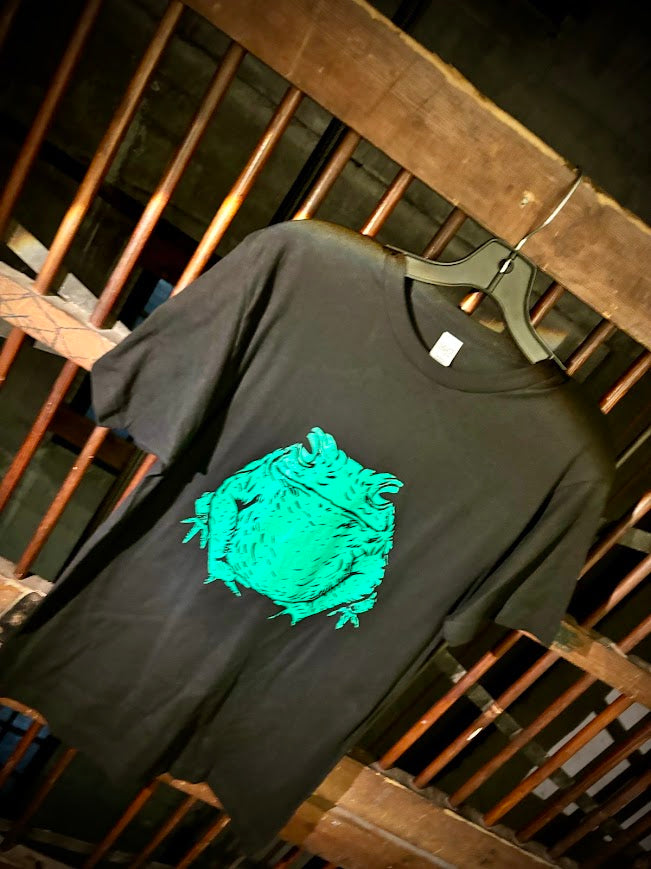 Chonky toad tee.