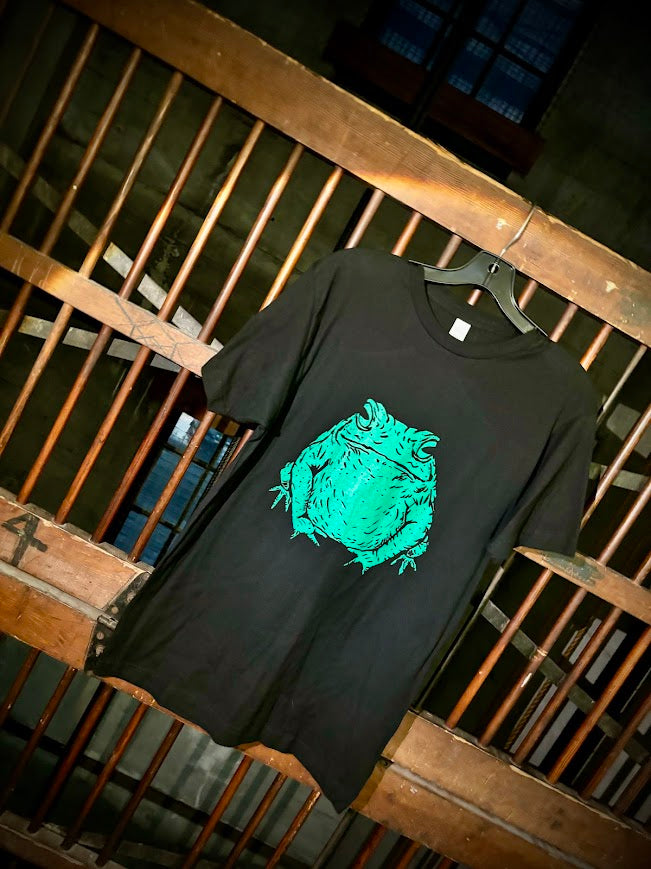 Chonky toad tee.