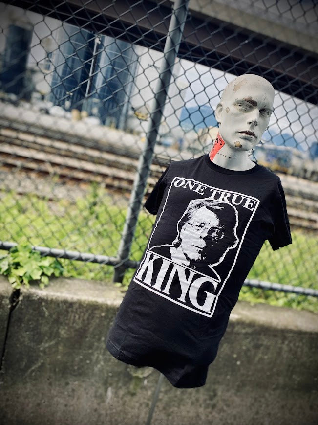 Stephen King, One True King t-shirt.