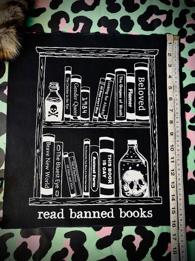 Read banned books: Library back patch