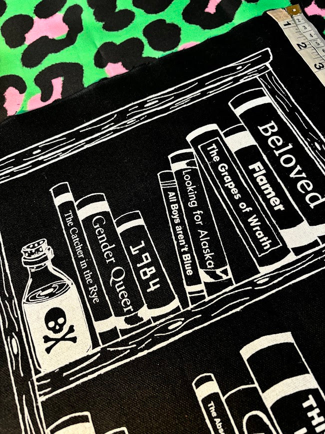 Read banned books: Library back patch