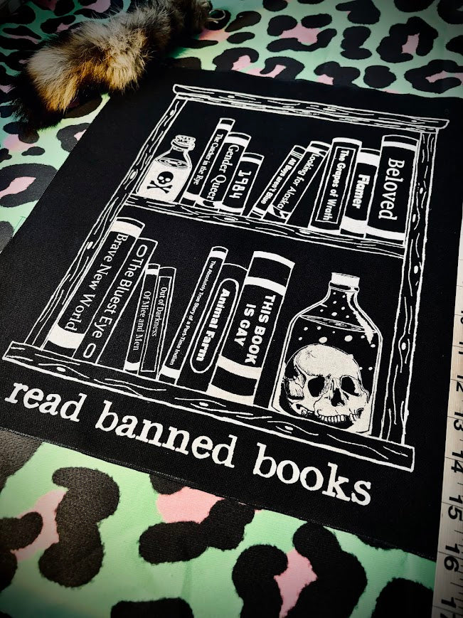 Read banned books: Library back patch