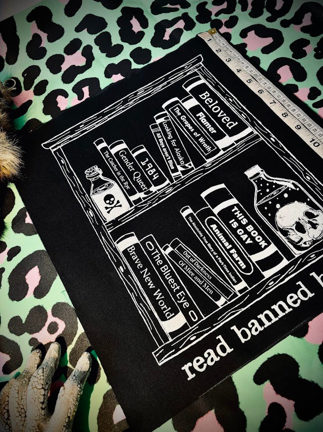 Read banned books: Library back patch