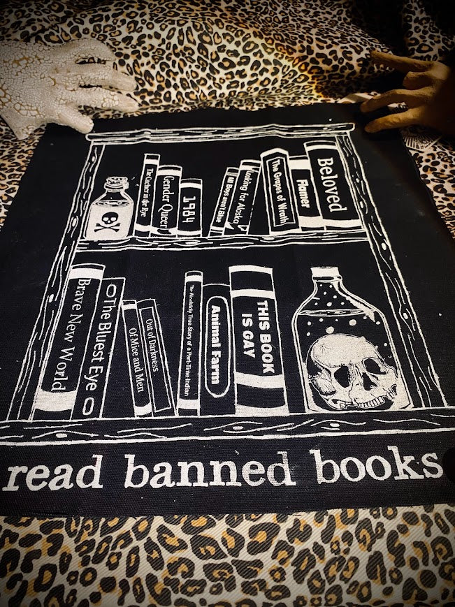 Read banned books: Library back patch