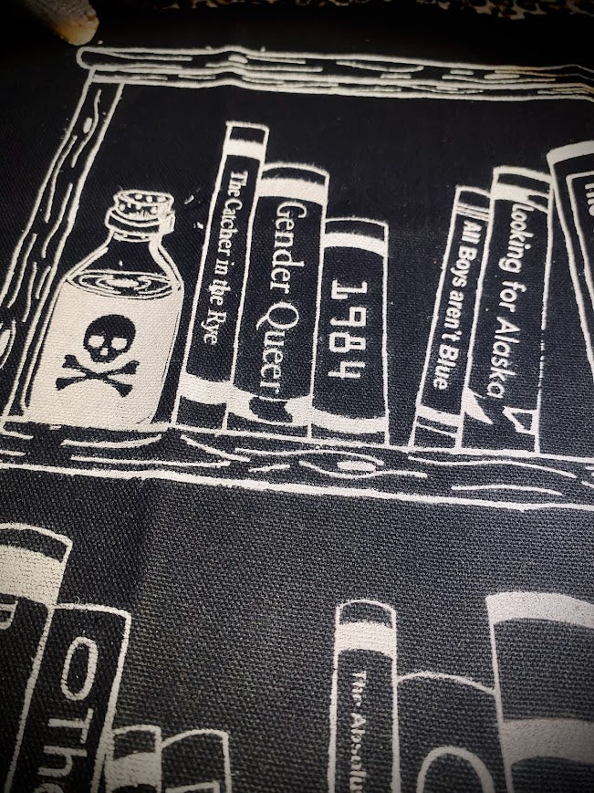 Read banned books: Library back patch