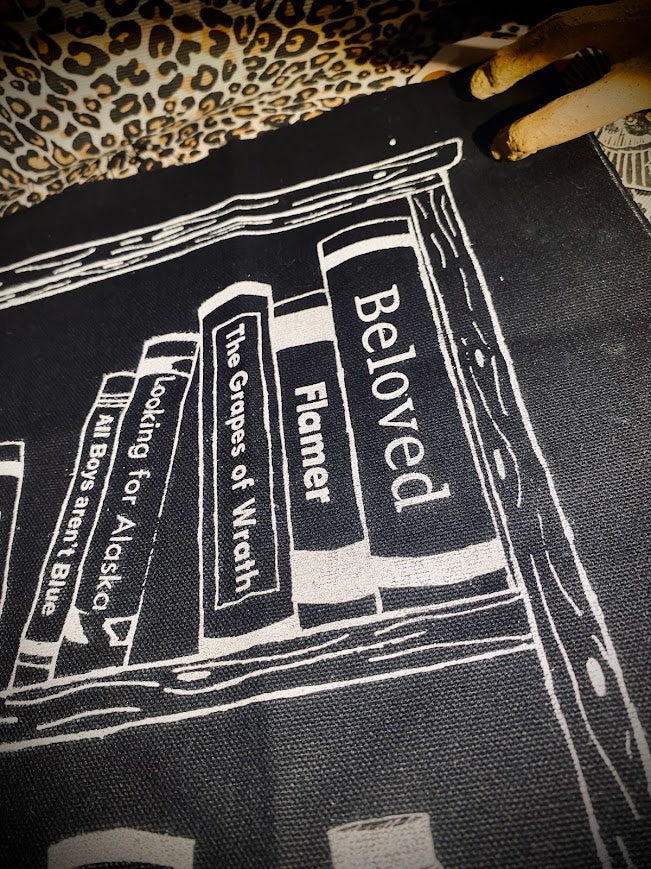 Read banned books: Library back patch