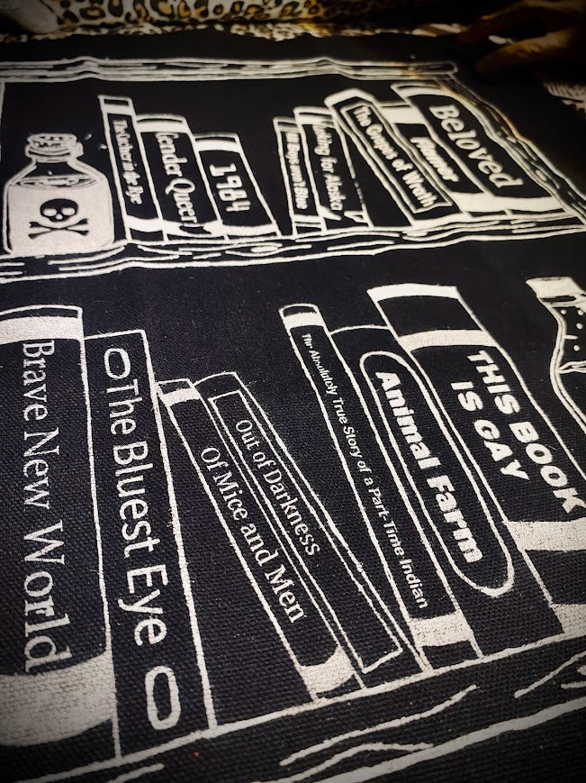 Read banned books: Library back patch