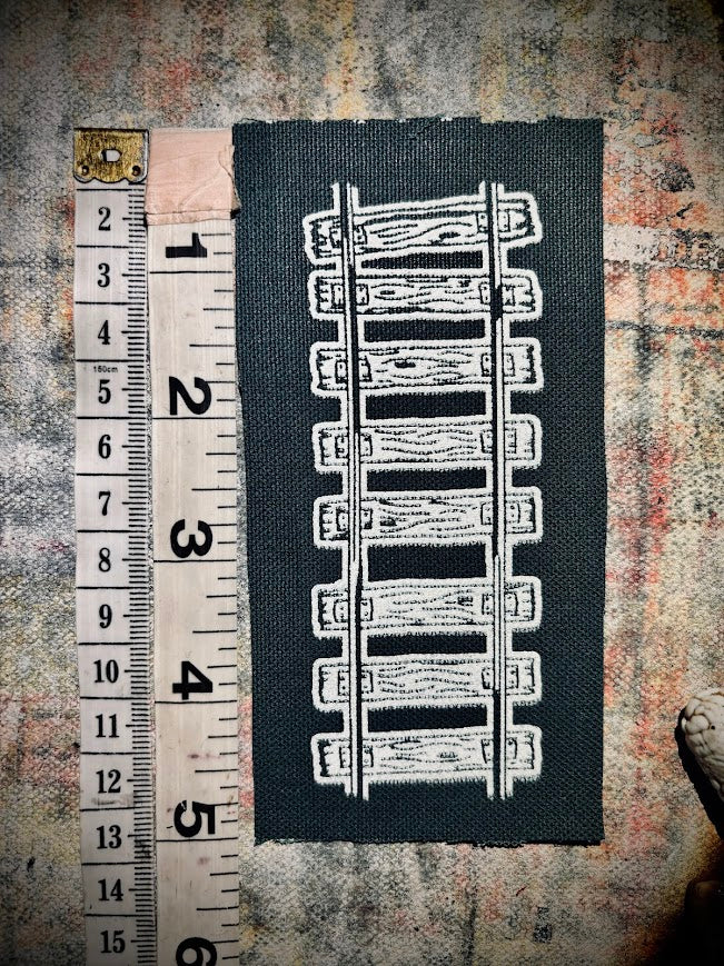 Short train track patch